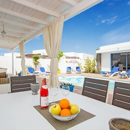Playa Blanca Sleeps 6 Pool Air Con Wifi Villa *