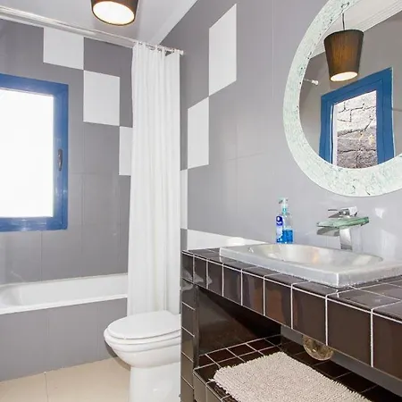 Playa Blanca Sleeps 6 Pool Air Con Wifi *