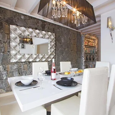 Playa Blanca Sleeps 6 Pool Air Con Wifi *